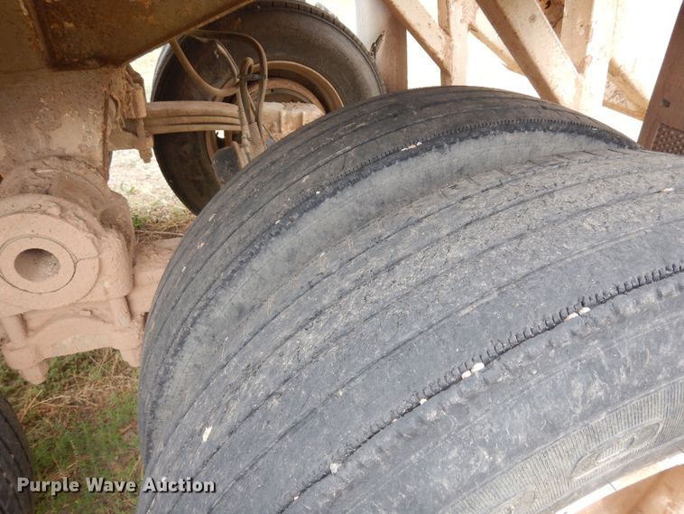 image for item DR1236 2002 Flowboy BD24  bottom dump trailer