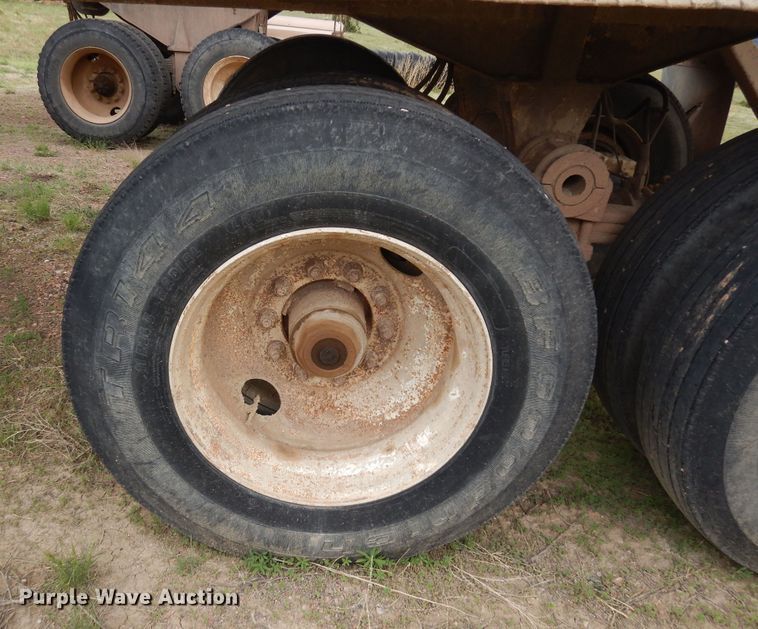 image for item DR1236 2002 Flowboy BD24  bottom dump trailer
