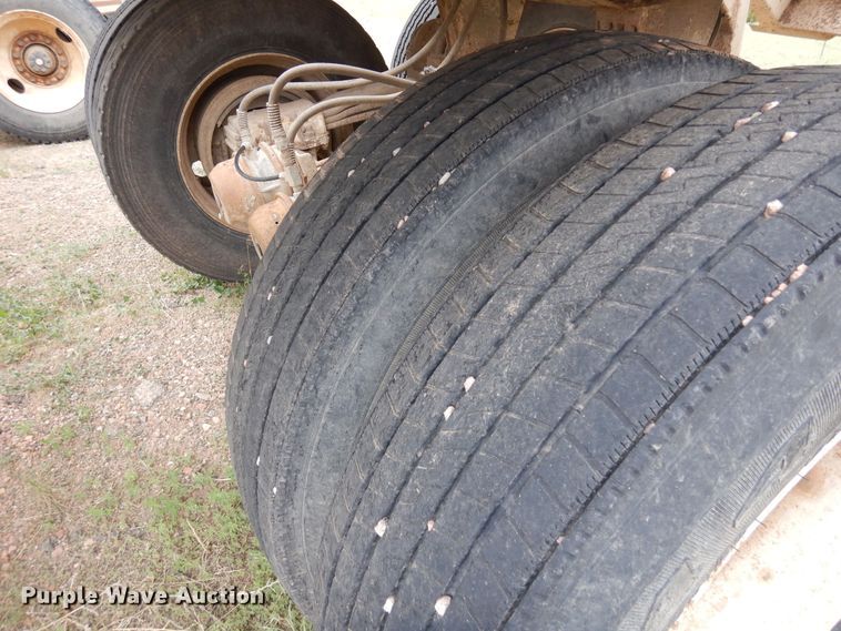 image for item DR1236 2002 Flowboy BD24  bottom dump trailer