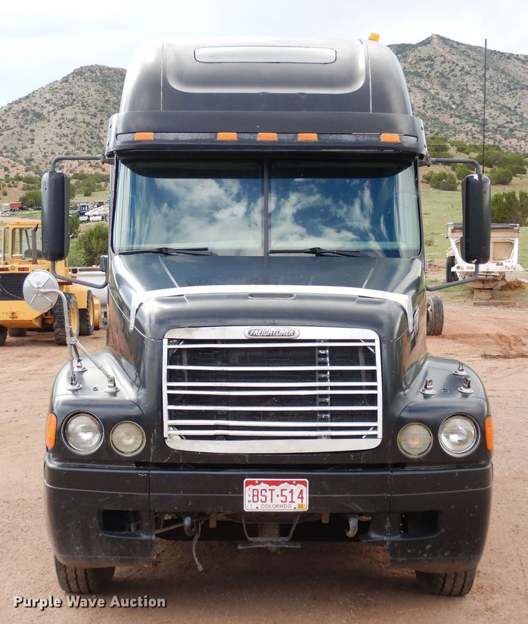 image for item DR1238 1999 Freightliner Century Class  semi truck