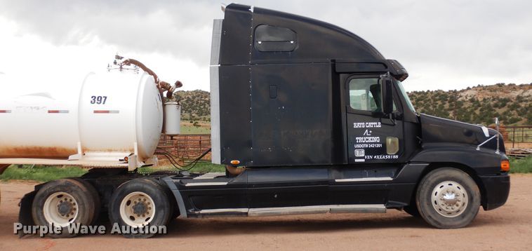 image for item DR1238 1999 Freightliner Century Class  semi truck