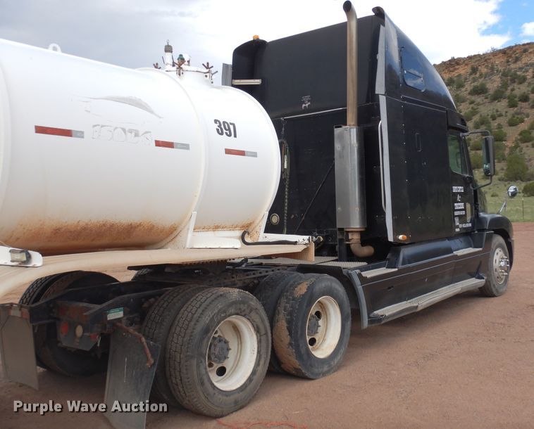 image for item DR1238 1999 Freightliner Century Class  semi truck