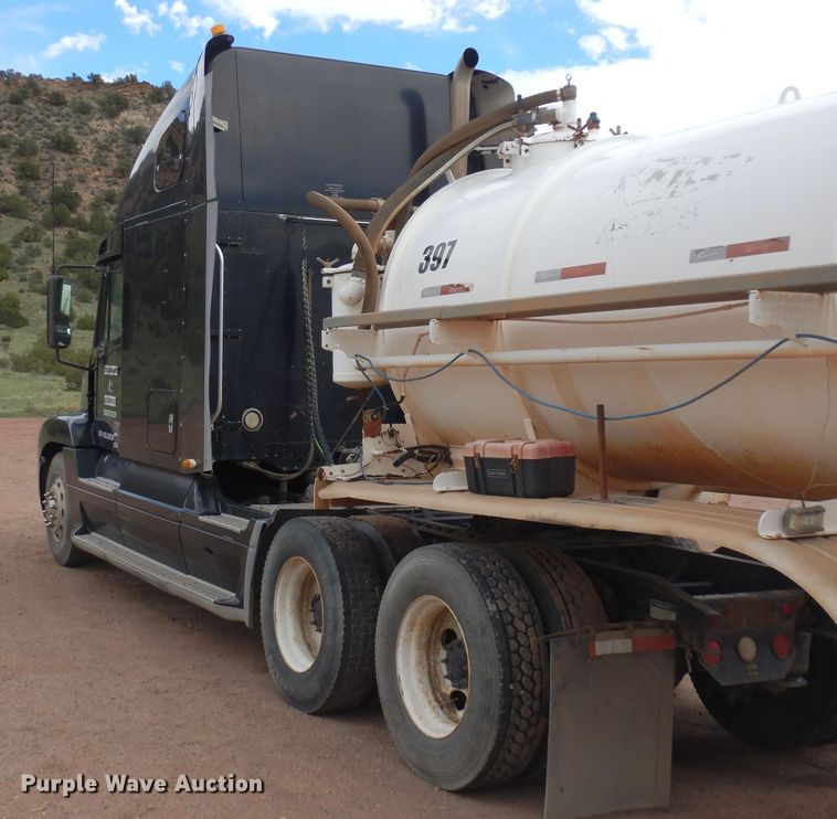 image for item DR1238 1999 Freightliner Century Class  semi truck