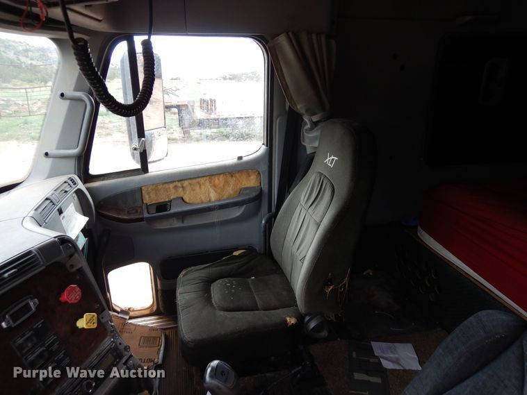 image for item DR1238 1999 Freightliner Century Class  semi truck