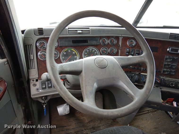 image for item DR1238 1999 Freightliner Century Class  semi truck