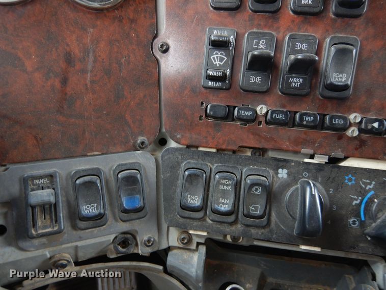 image for item DR1238 1999 Freightliner Century Class  semi truck