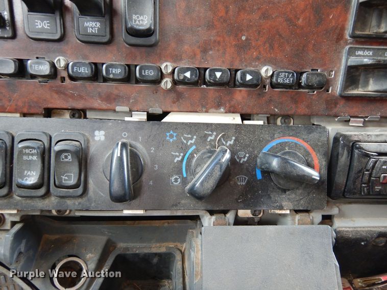 image for item DR1238 1999 Freightliner Century Class  semi truck