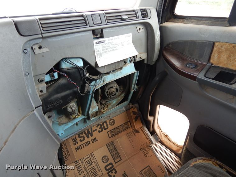 image for item DR1238 1999 Freightliner Century Class  semi truck