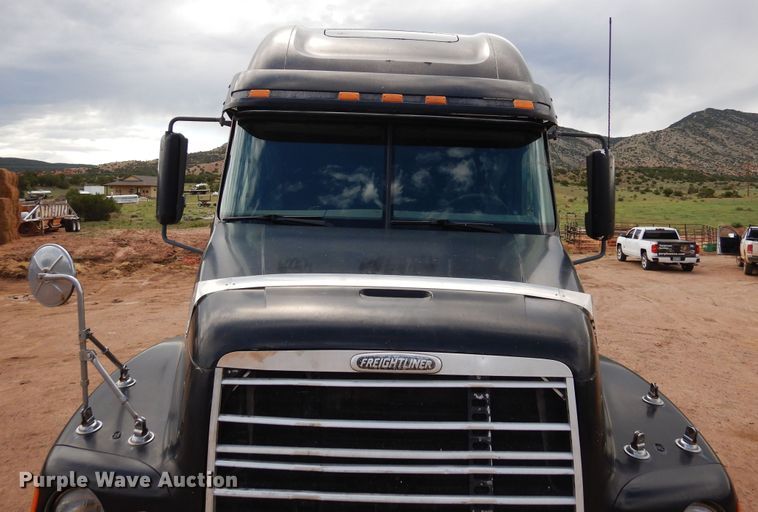 image for item DR1238 1999 Freightliner Century Class  semi truck
