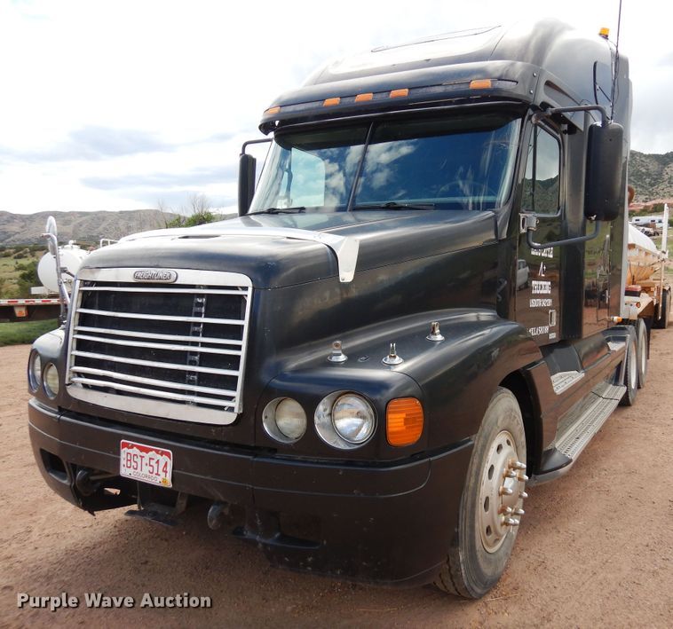 image for item DR1238 1999 Freightliner Century Class  semi truck