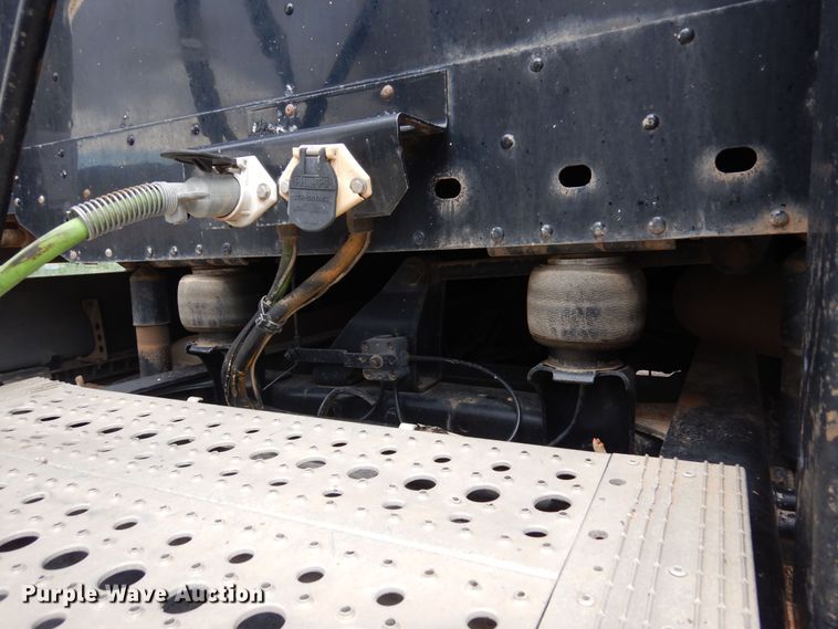 image for item DR1238 1999 Freightliner Century Class  semi truck