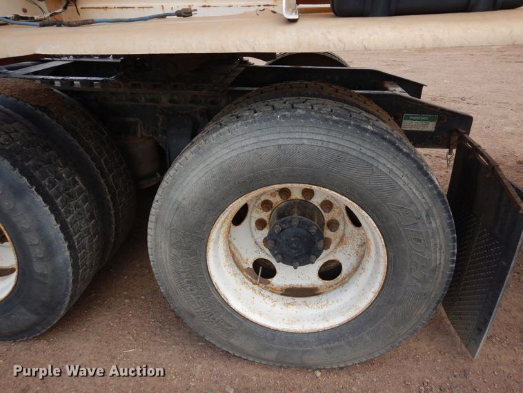 image for item DR1238 1999 Freightliner Century Class  semi truck