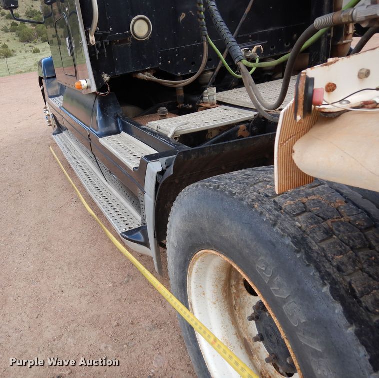 image for item DR1238 1999 Freightliner Century Class  semi truck