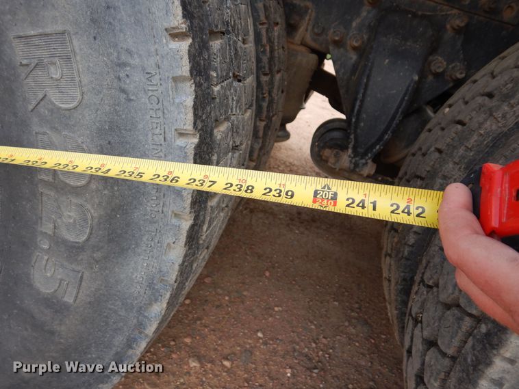 image for item DR1238 1999 Freightliner Century Class  semi truck