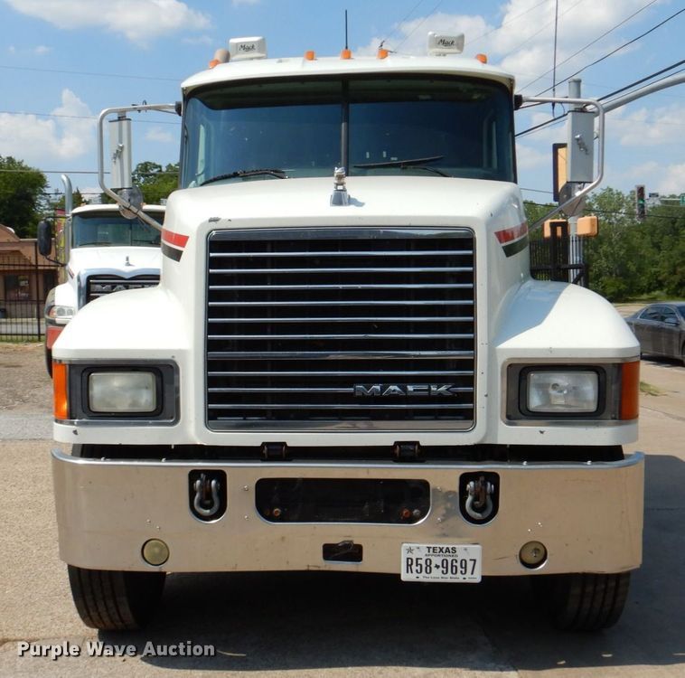 image for item DR1930 2012 Mack CHU613  semi truck