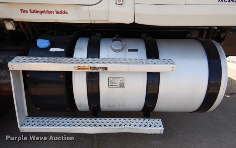 image for item DR1930 2012 Mack CHU613  semi truck