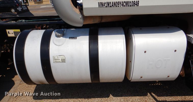 image for item DR1930 2012 Mack CHU613  semi truck