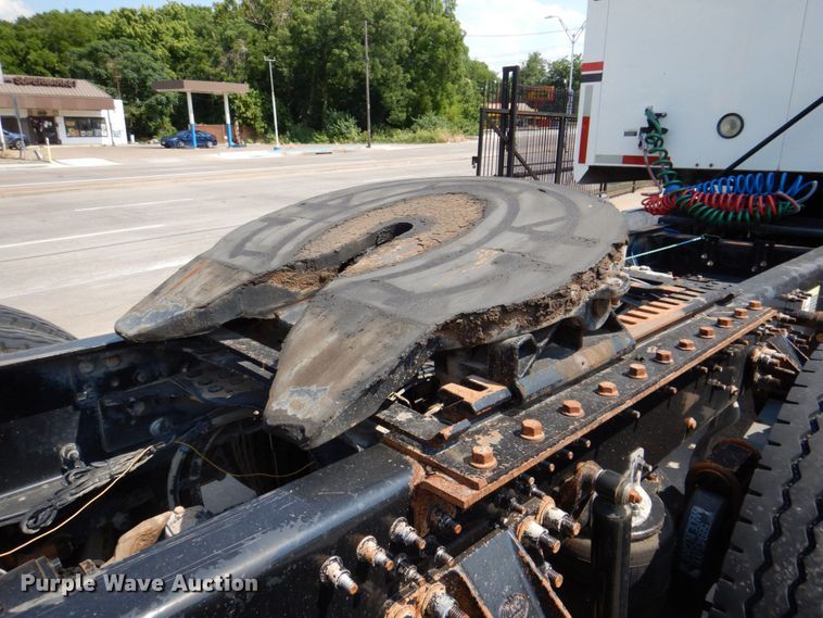 image for item DR1930 2012 Mack CHU613  semi truck