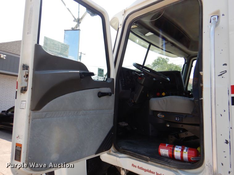 image for item DR1930 2012 Mack CHU613  semi truck