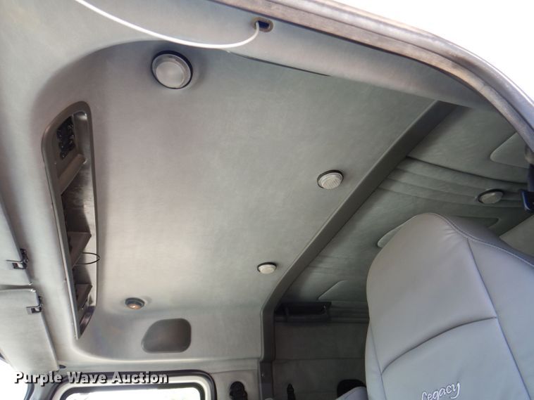 image for item DR1930 2012 Mack CHU613  semi truck