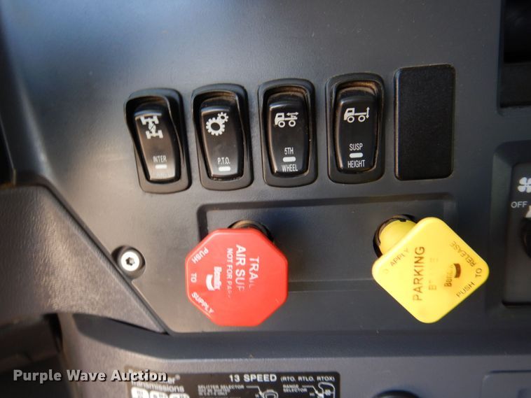 image for item DR1930 2012 Mack CHU613  semi truck