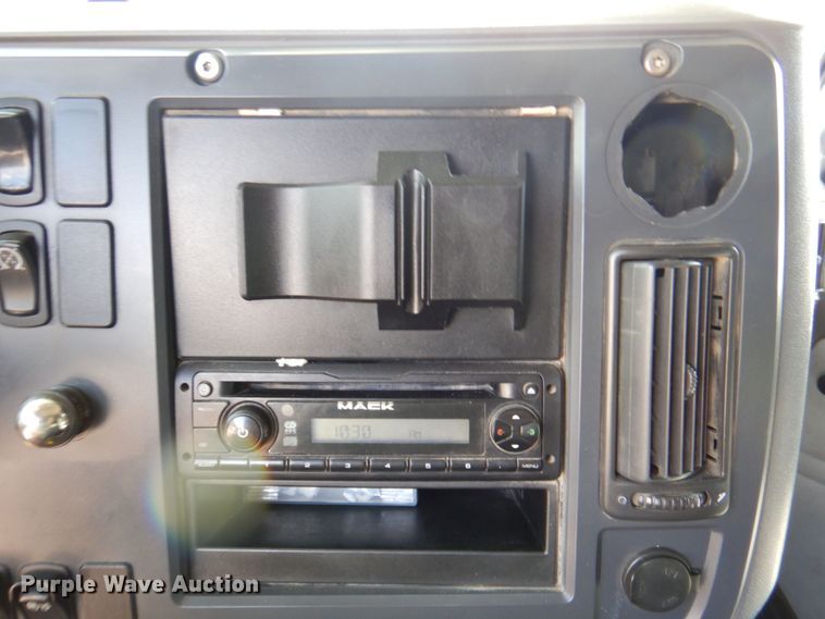 image for item DR1930 2012 Mack CHU613  semi truck