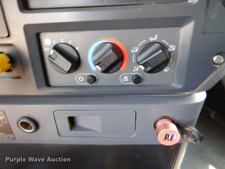 image for item DR1930 2012 Mack CHU613  semi truck