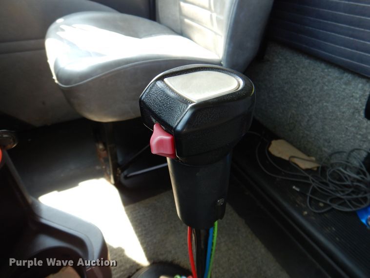 image for item DR1930 2012 Mack CHU613  semi truck