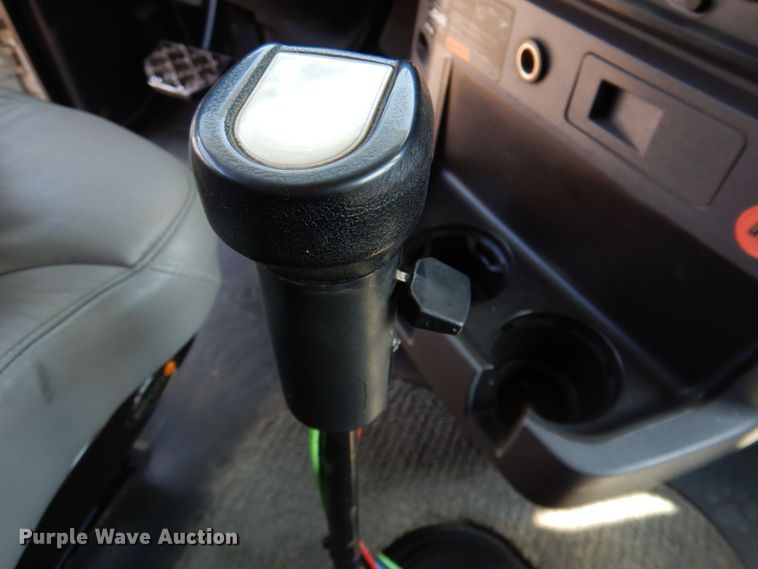 image for item DR1930 2012 Mack CHU613  semi truck