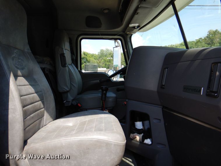 image for item DR1930 2012 Mack CHU613  semi truck