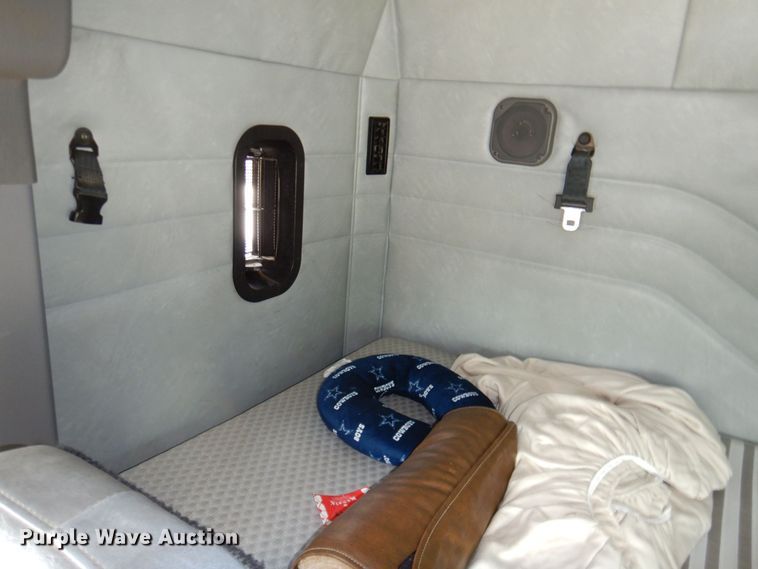 image for item DR1930 2012 Mack CHU613  semi truck