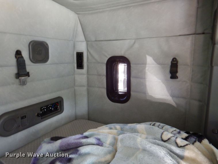 image for item DR1930 2012 Mack CHU613  semi truck