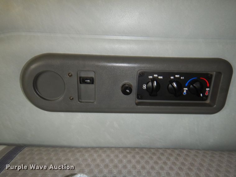 image for item DR1930 2012 Mack CHU613  semi truck