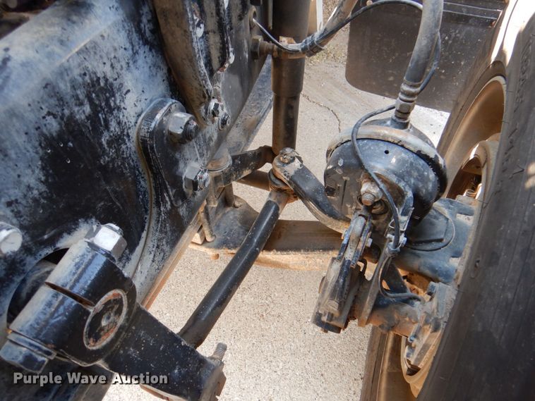 image for item DR1930 2012 Mack CHU613  semi truck