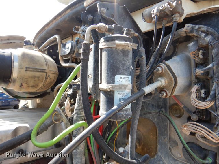 image for item DR1930 2012 Mack CHU613  semi truck