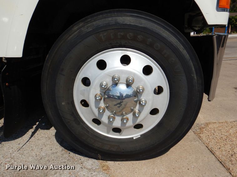 image for item DR1930 2012 Mack CHU613  semi truck