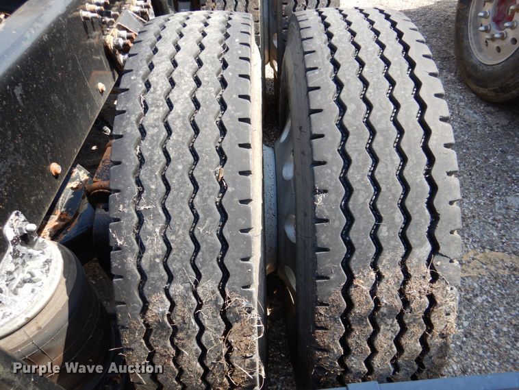 image for item DR1930 2012 Mack CHU613  semi truck