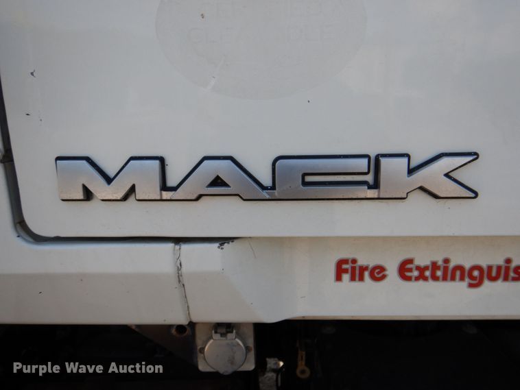 image for item DR1930 2012 Mack CHU613  semi truck
