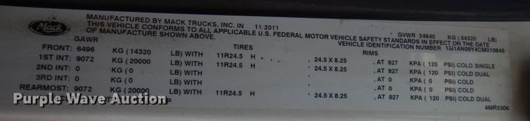 image for item DR1930 2012 Mack CHU613  semi truck