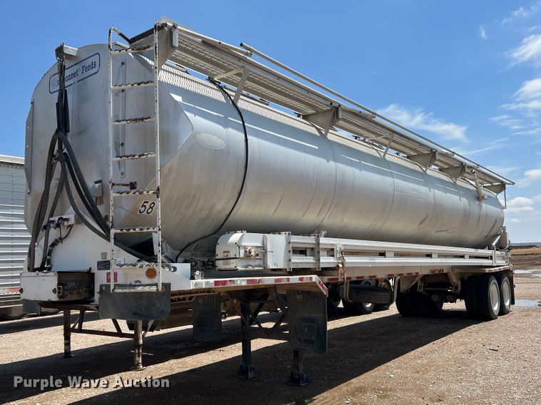 image for item DS8359 1987 Ledwell LW40APW  feed delivery trailer