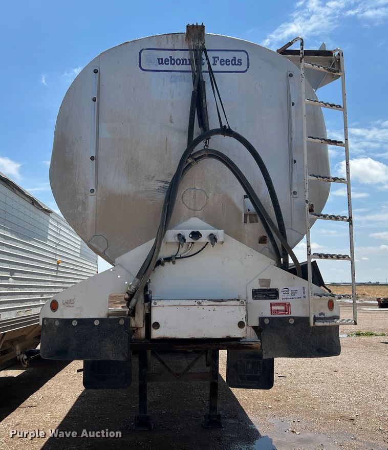 image for item DS8359 1987 Ledwell LW40APW  feed delivery trailer