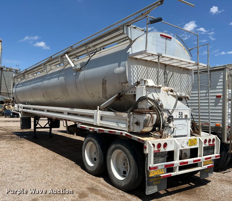 image for item DS8359 1987 Ledwell LW40APW  feed delivery trailer