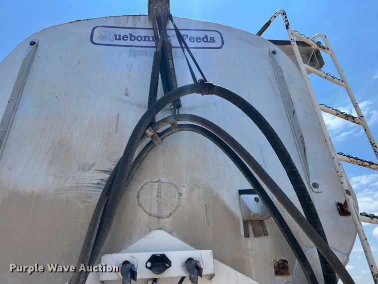 image for item DS8359 1987 Ledwell LW40APW  feed delivery trailer