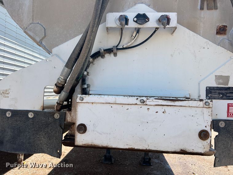 image for item DS8359 1987 Ledwell LW40APW  feed delivery trailer