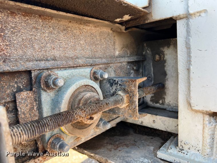 image for item DS8359 1987 Ledwell LW40APW  feed delivery trailer