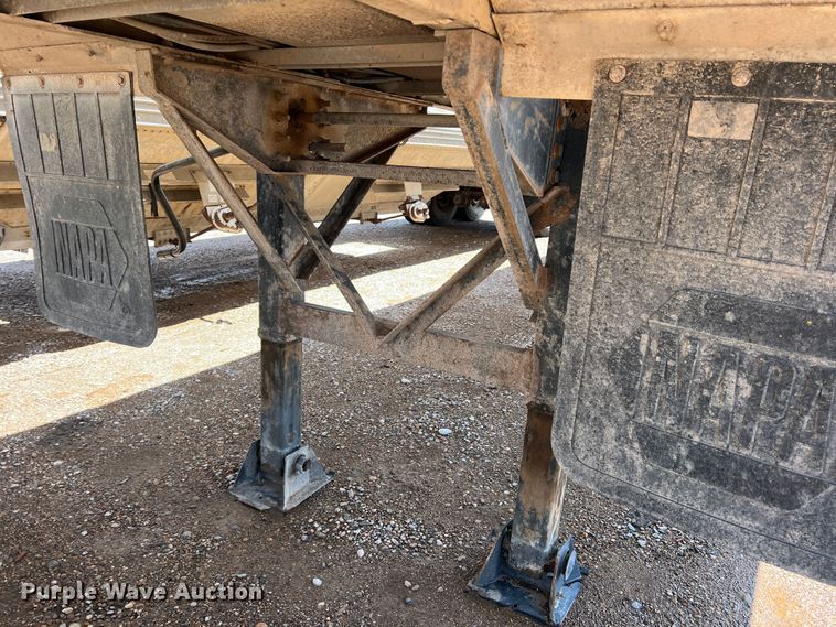 image for item DS8359 1987 Ledwell LW40APW  feed delivery trailer