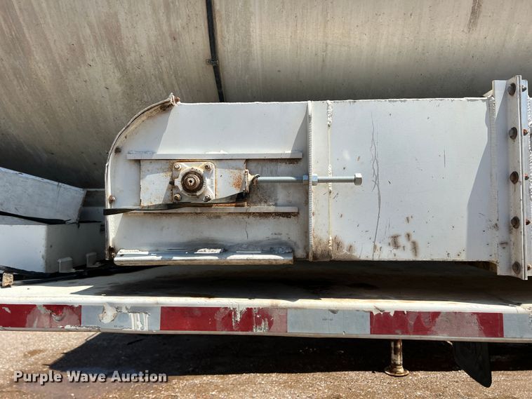 image for item DS8359 1987 Ledwell LW40APW  feed delivery trailer