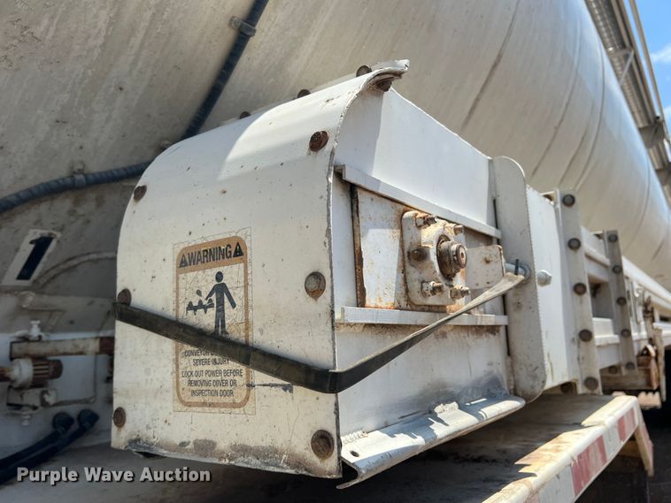 image for item DS8359 1987 Ledwell LW40APW  feed delivery trailer