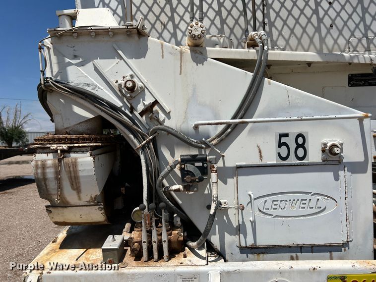 image for item DS8359 1987 Ledwell LW40APW  feed delivery trailer