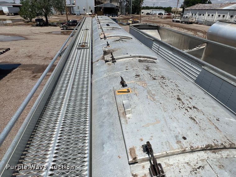 image for item DS8359 1987 Ledwell LW40APW  feed delivery trailer